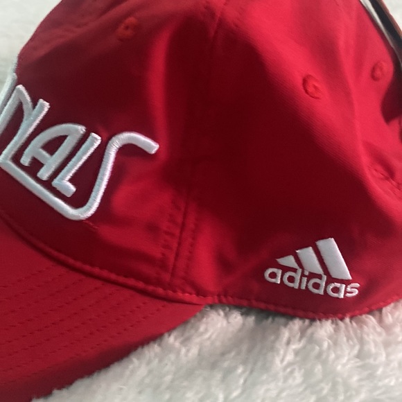 🆕adidas NCAA Universityof Louisville Cardinals Cap, OSFM, metal adj. back - Picture 2 of 7